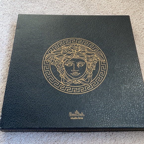 Versace Red Medusa Charger Plate 12” New in box - Picture 4 of 4